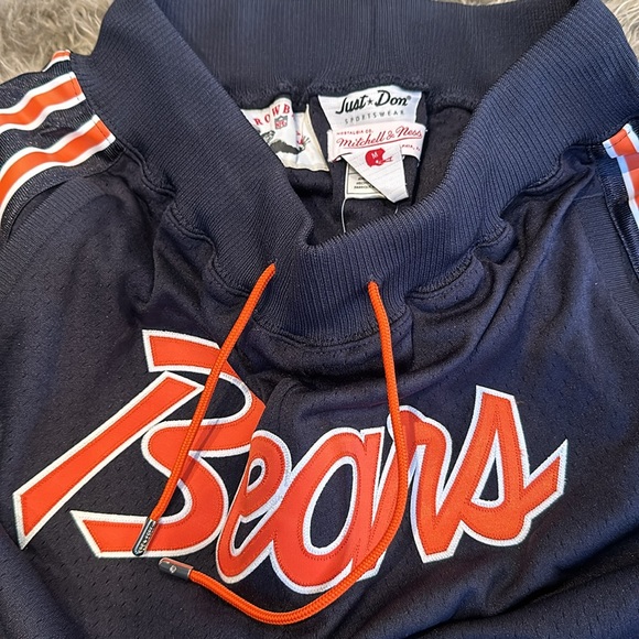 Chicago Bears Mitchell & Ness Salute to Soldier Field Just Don Throwback Shorts - Picture 3 of 4